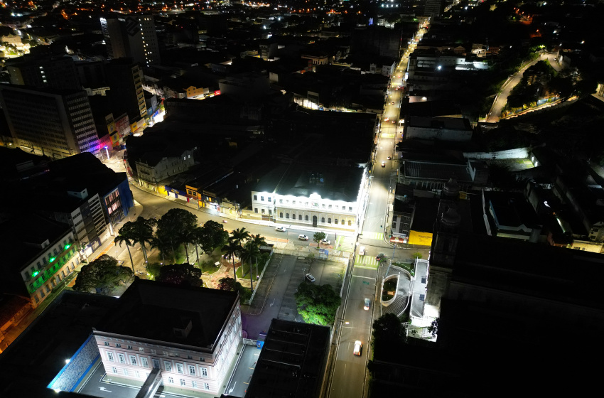 Ruas do Centro de Maceió têm iluminação pública modernizada com tecnologia LED