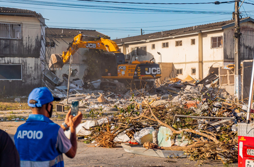 Prefeitura de Maceió inicia remoção de entulhos de prédio que desabou após explosão