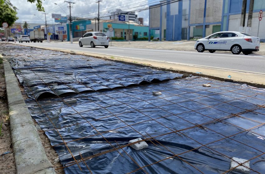 Obras da ciclovia da Fernandes Lima avançam e vão beneficiar 200 mil ciclistas