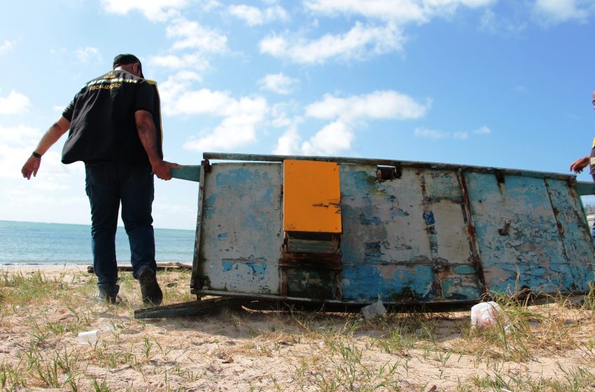 Convívio Social promove reordenamento de jangadas na orla da Ponta Verde