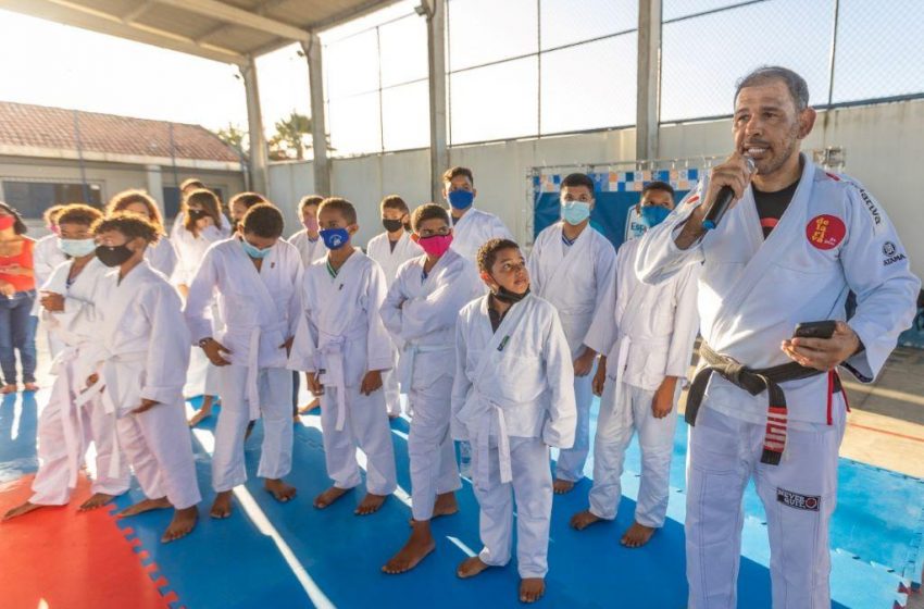 Estudantes participam de aula experimental do programa Esporte para Além das Fronteiras