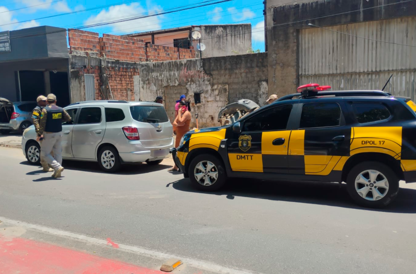 Fiscalização flagra condutora sem habilitação realizando transporte escolar