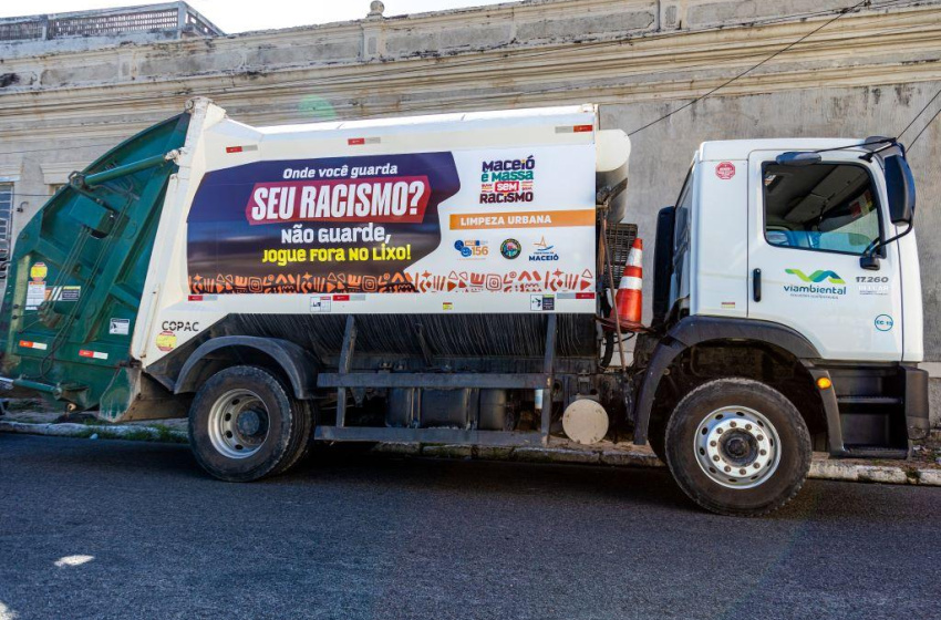 Caminhões coletores de lixo circulam em Maceió com mensagens contra o racismo