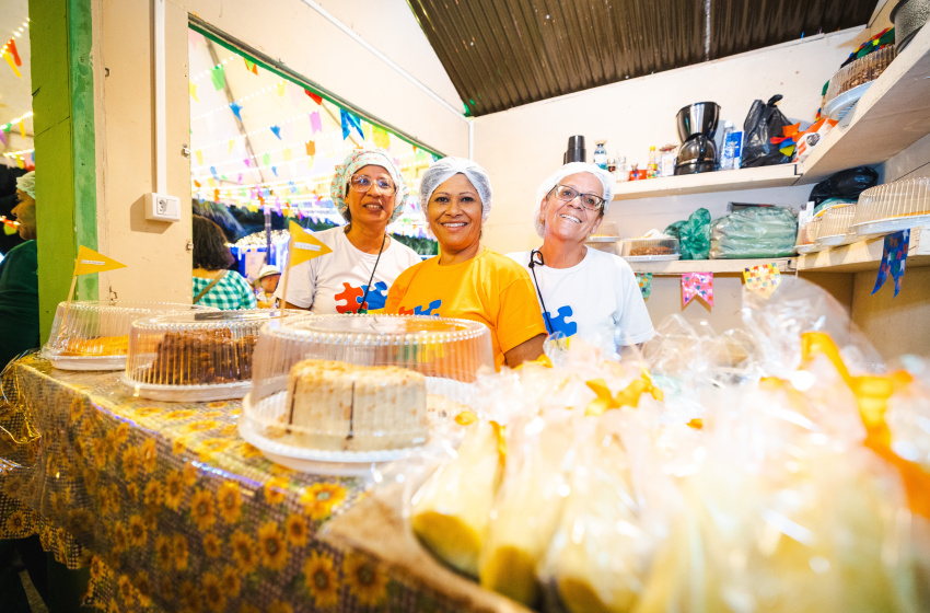 Renda extra no São João: Mulheres assistidas pelo Cras vendem culinária junina na Vila Massayó