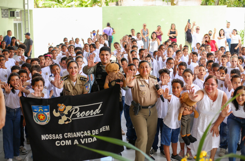 Não às drogas e à violência: cerca de 230 estudantes de escola municipal participam da formatura do Proerd
