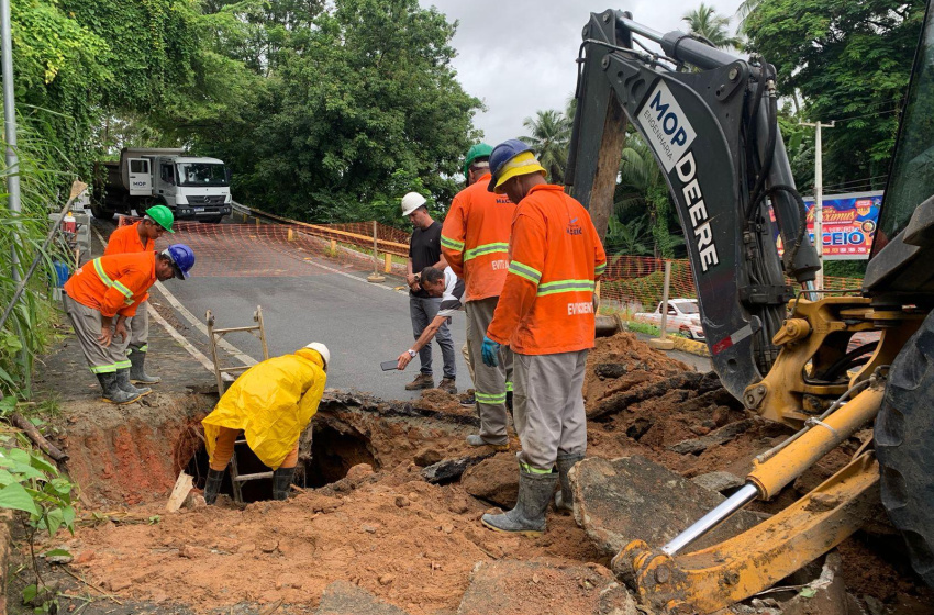 Infraestrutura fecha trecho da Rua Iris Alagoense para obra na rede de drenagem