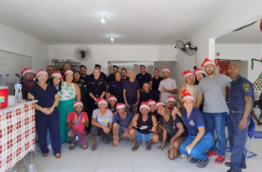 Centros Pop de Maceió comemoram Natal com pessoas em situação de rua