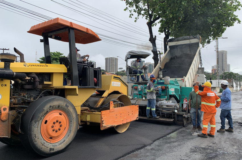 Avenida Humberto Mendes passa por obras de recapeamento