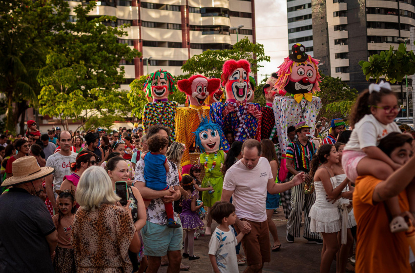 Bloco Turminha do Parque leva alegria e frevo ao corredor Vera Arruda