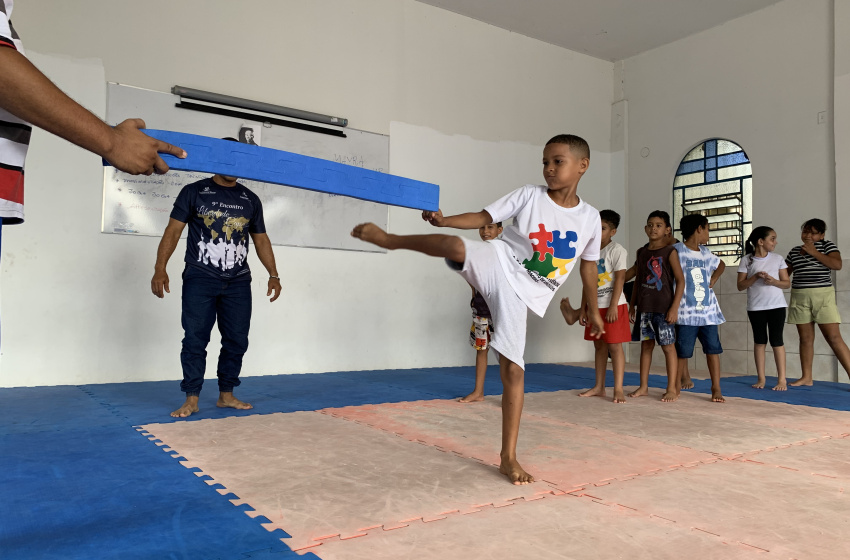 Crianças do Cras Fernão Velho participam de aulas de artes marciais