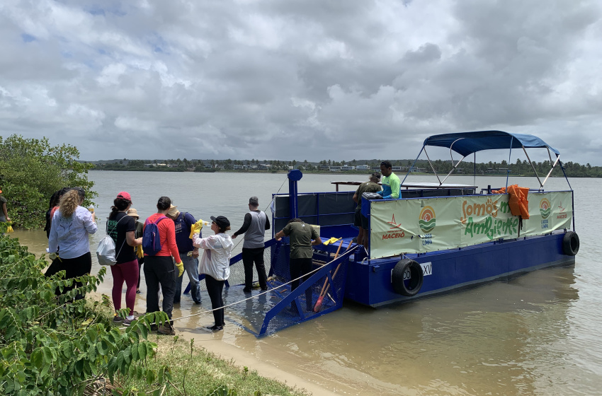 Parceria entre Alurb e instituições promove ação de limpeza na Lagoa Mundaú
