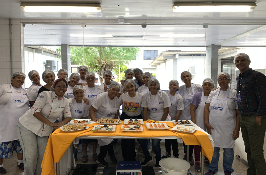 Usuárias do Acessuas Trabalho participam de curso de confeitaria