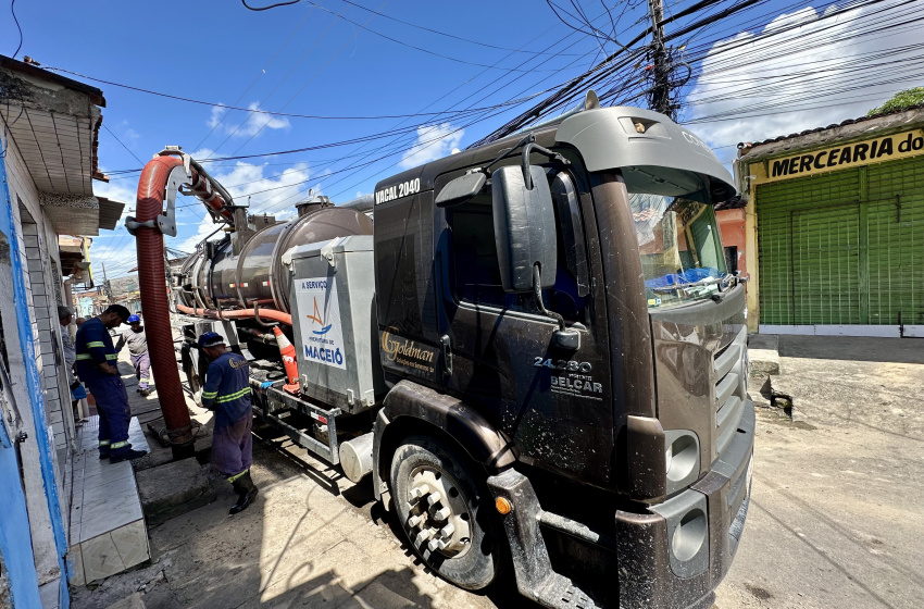 Infraestrutura leva mutirão de serviços de drenagem para a Ponta Grossa