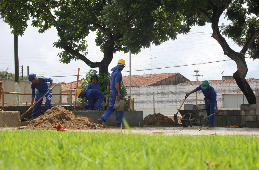 Prefeitura de Maceió revitaliza praça no Eustáquio Gomes e obras chegam a mais de 80% de avanço