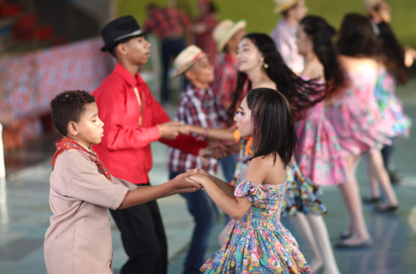 Escolas municipais participam da 21ª Mostra de Quadrilhas Matutas e Danças Juninas