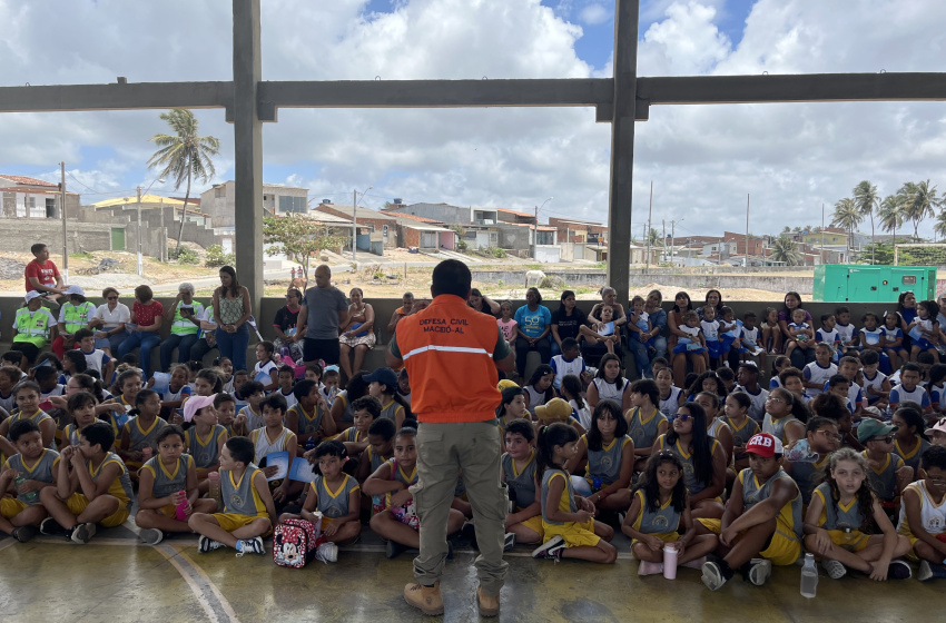 Defesa Civil de Maceió participa de simulado de evacuação com escolas do Pontal da Barra