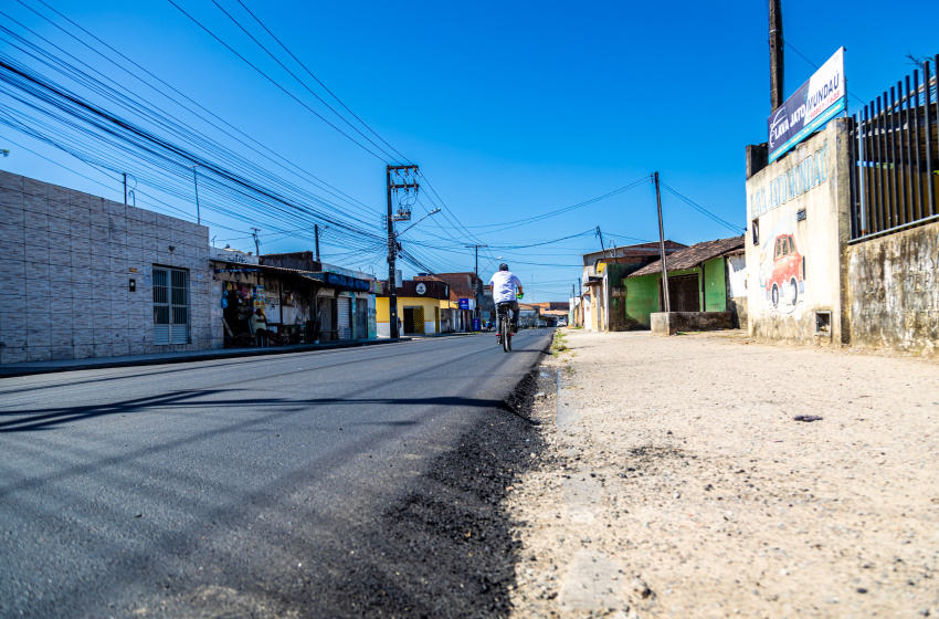 Prefeitura de Maceió finaliza recapeamento na Avenida Mundaú, no Benedito Bentes