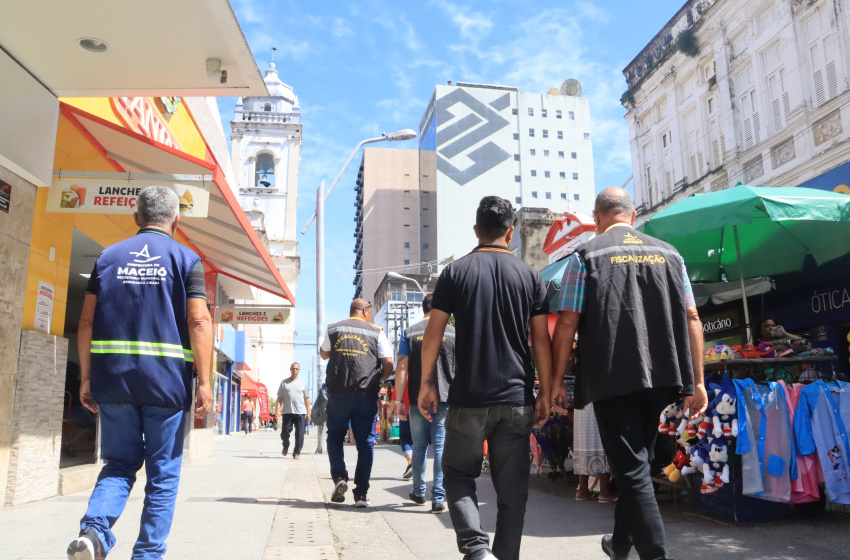 Segurança Cidadã fiscaliza ordenamento de ambulantes no Centro de Maceió