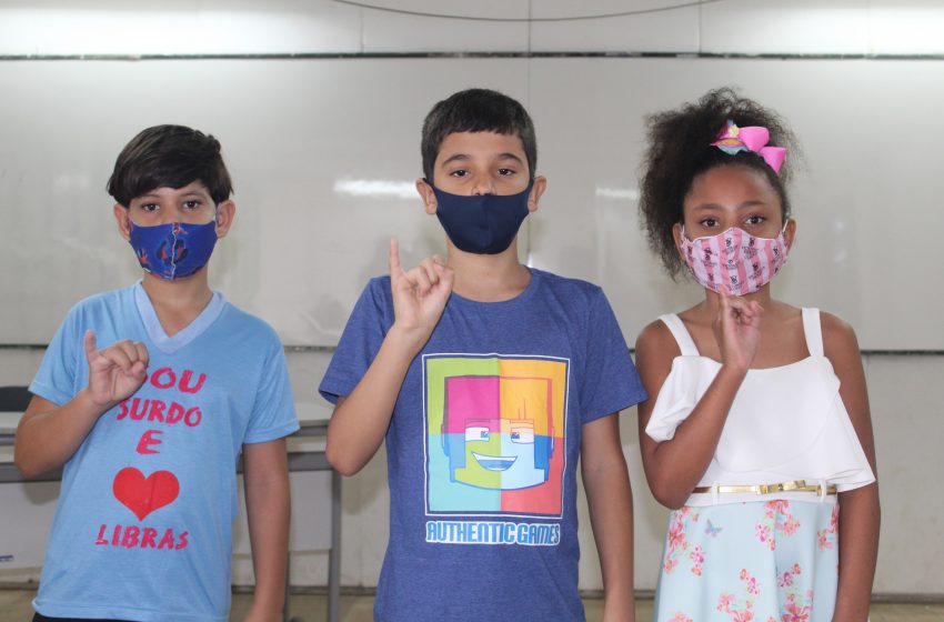 Escola Carmelita Gama encerra Setembro Azul com atividades para a comunidade surda
