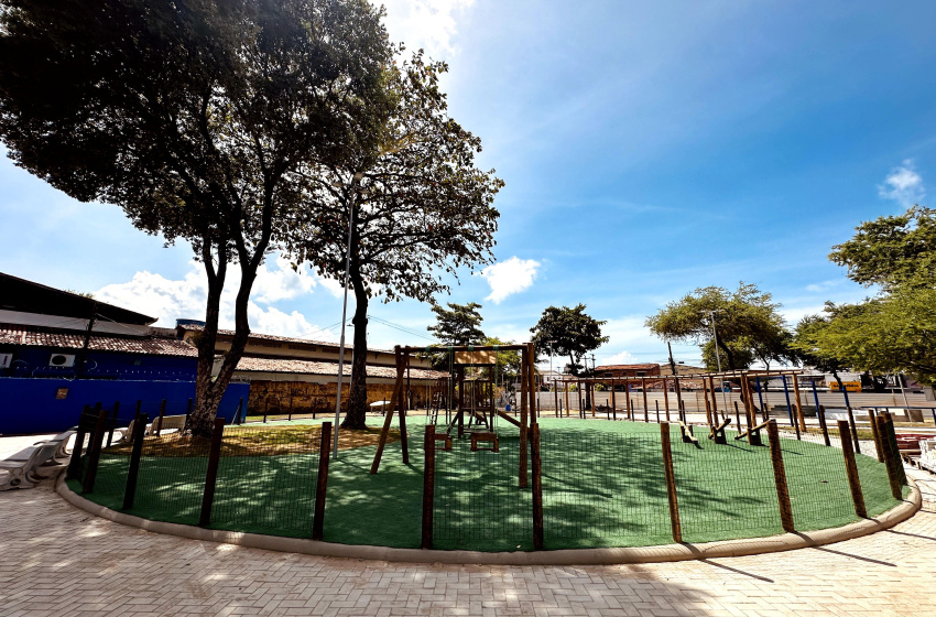Praças de Maceió ganham vida nova com serviços simultâneos em 17 localidades