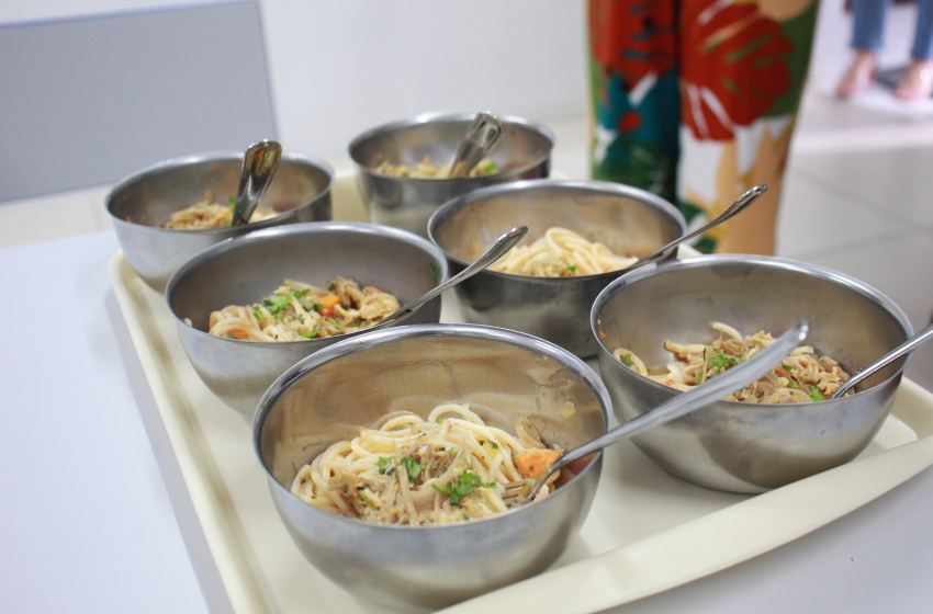 Nutricionistas realizam teste para inserir prato à base de jaca no cardápio da alimentação escolar