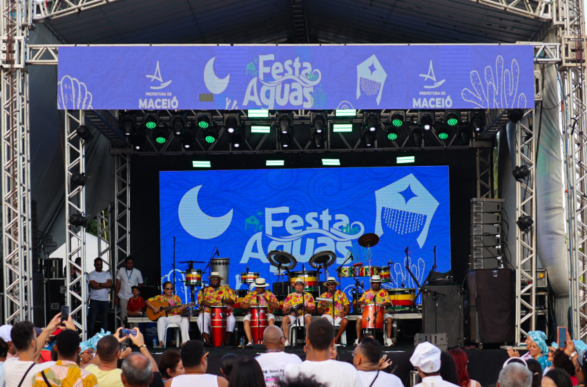 Festa das Águas leva multidão à Praia da Pajuçara para celebrar  Iemanjá