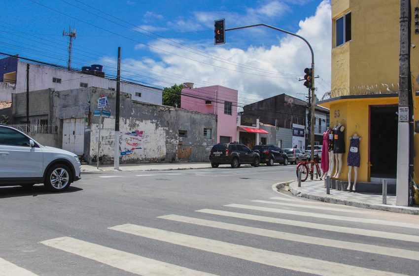 SMTT instala novo semáforo em cruzamento localizado na Pajuçara
