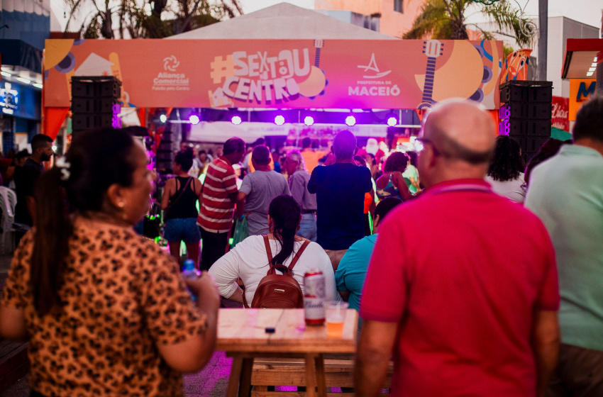 Sextou no Centro encerra 2024 com música e alegria no Calçadão do Comércio