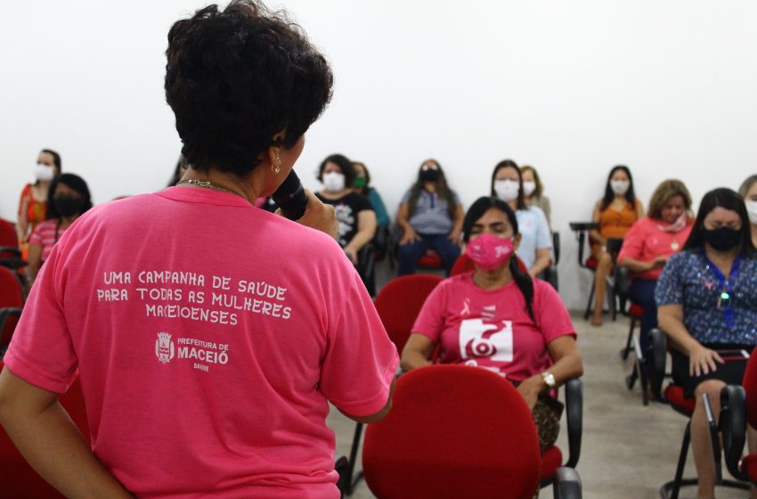 Servidores da Educação participam de ciclo de palestras sobre Outubro Rosa