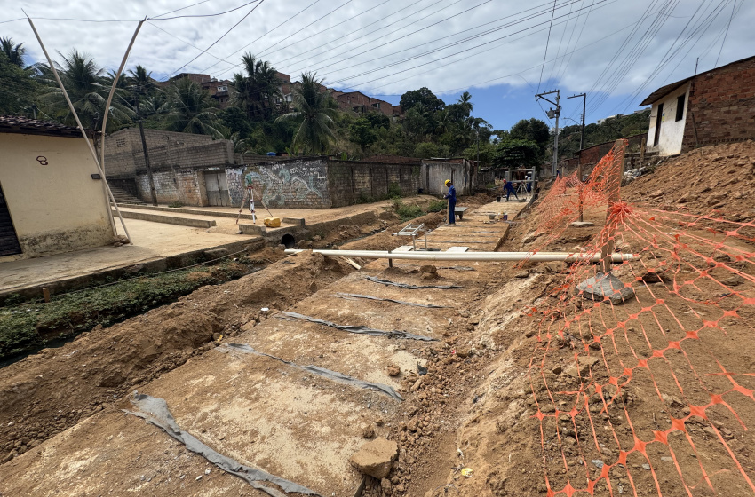 Moradores da Grota do Ipanema, no Feitosa, celebram avanço das obras de drenagem