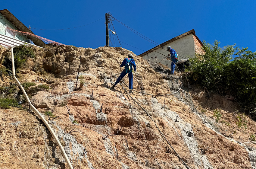 Obras de contenção avançam em encostas do Vale do Reginaldo