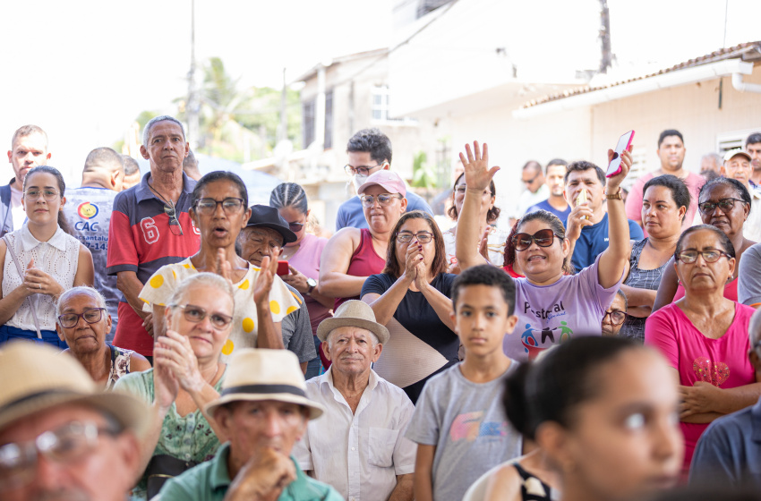 População de Santa Lúcia comemora a chegada da pavimentação ao bairro: “Vitória de 50 anos”
