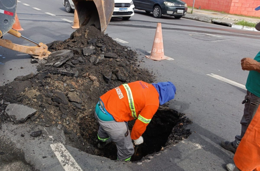 Obra emergencial recupera rede de drenagem na Avenida Dona Constança