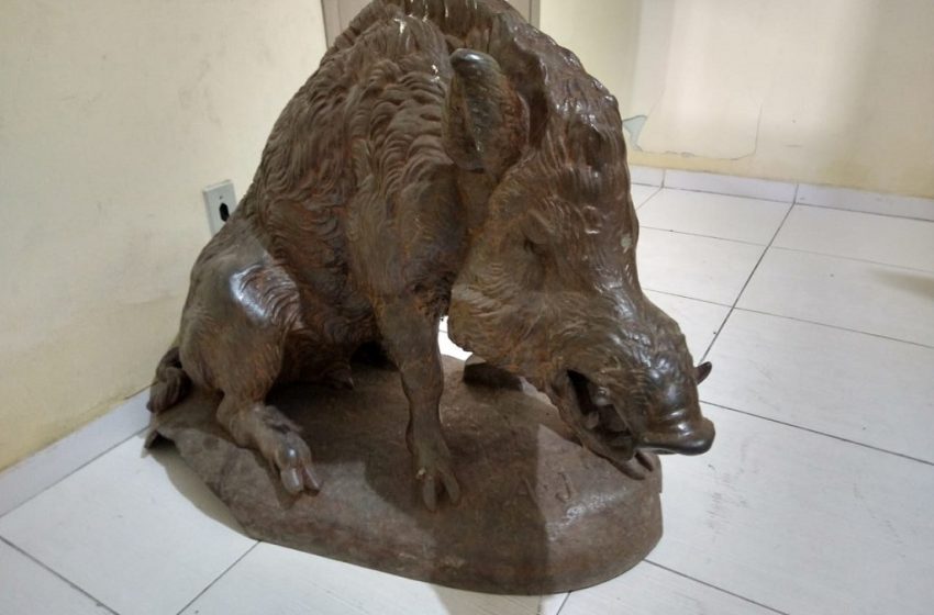 Fundação Cultural recebe escultura de Javali para restauro