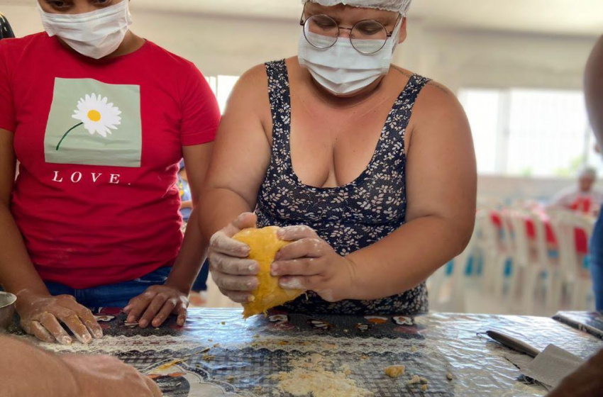 Moradoras do Sítio Jacarecica participam de oficina de pães e biscoitos