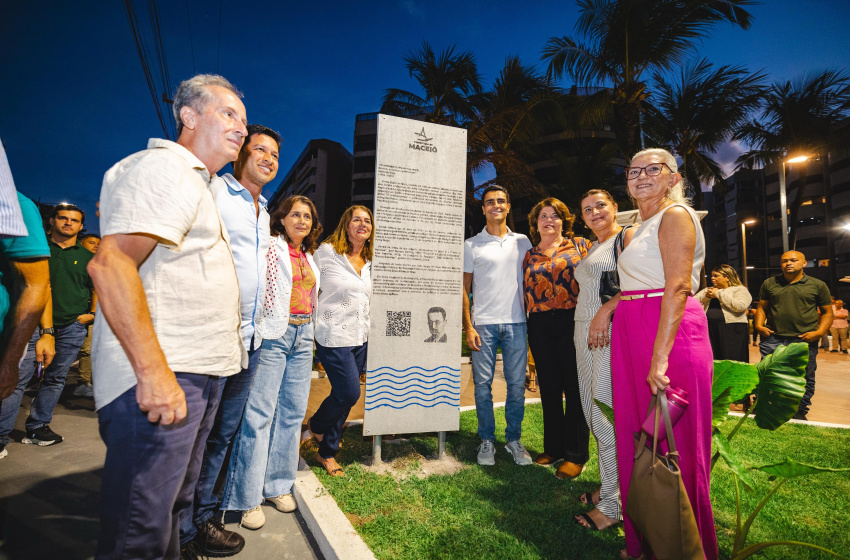 Prefeitura de Maceió entrega Praça Emílio de Maya revitalizada