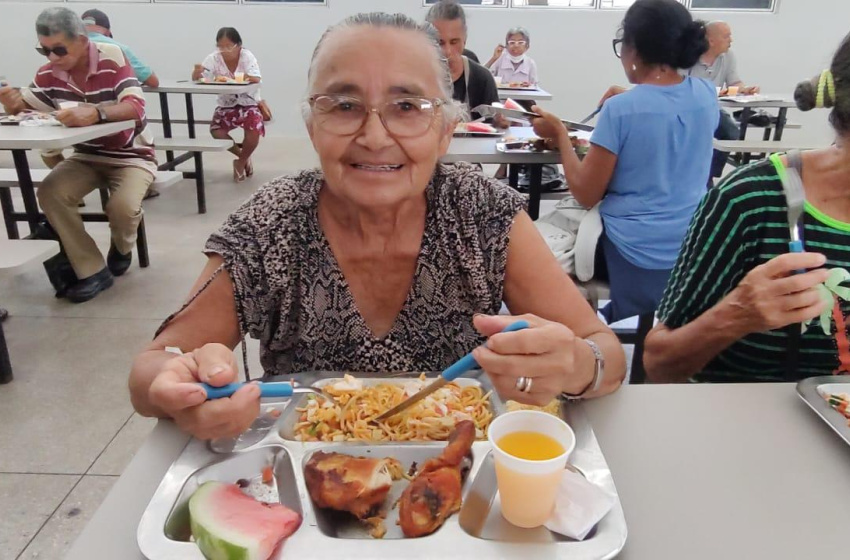 Restaurante Popular do Centro é preferência de idosos na hora do almoço
