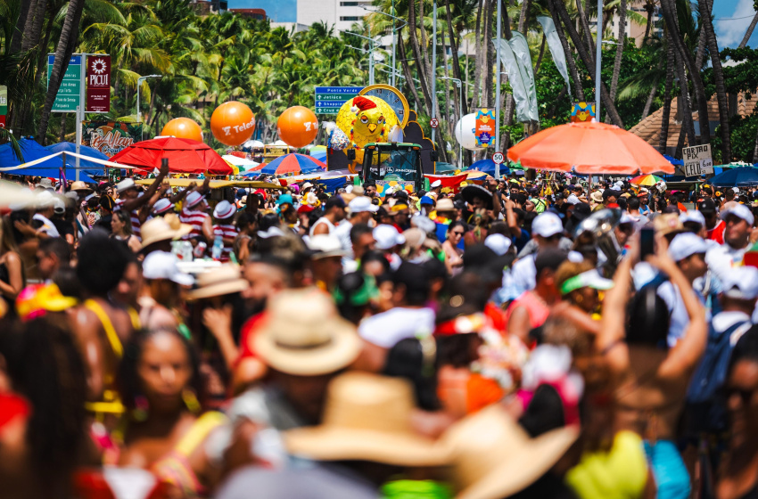 Saúde orienta sobre consumo de água durante o Carnaval    