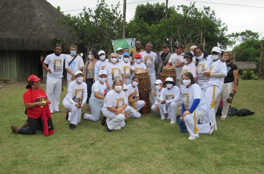 Capoeiristas do Cras Pitanguinha visitam Serra da Barriga