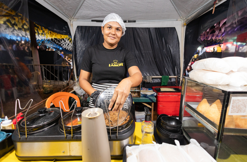 Ambulantes celebram renda garantida com festivais de Coco e Quadrilhas em Jaraguá