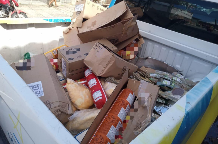 Vigilância Sanitária apreende 220 kg de alimentos estragados na Ponta da Terra