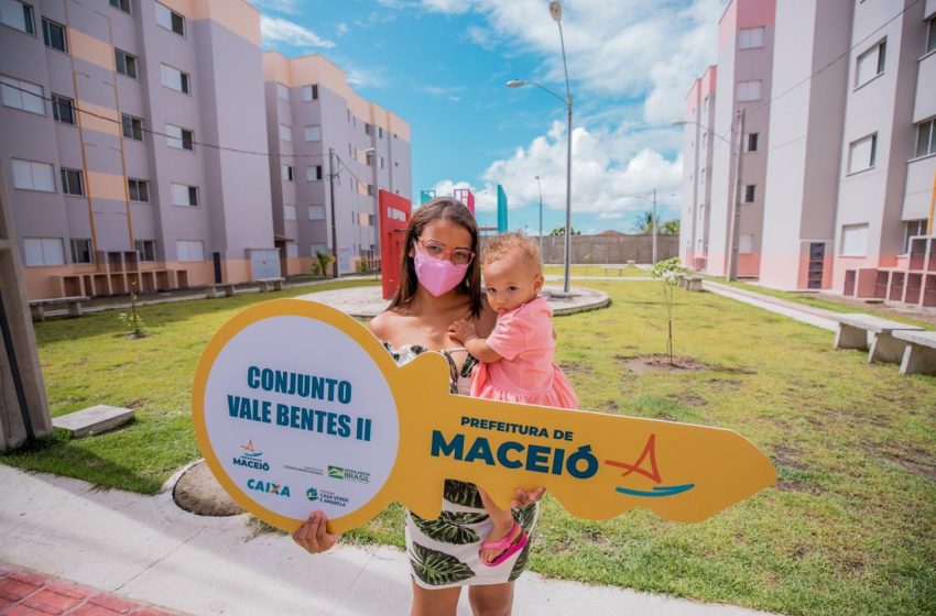 Prefeitura entrega Vale Bentes II e realiza sonho da casa própria para 500 famílias