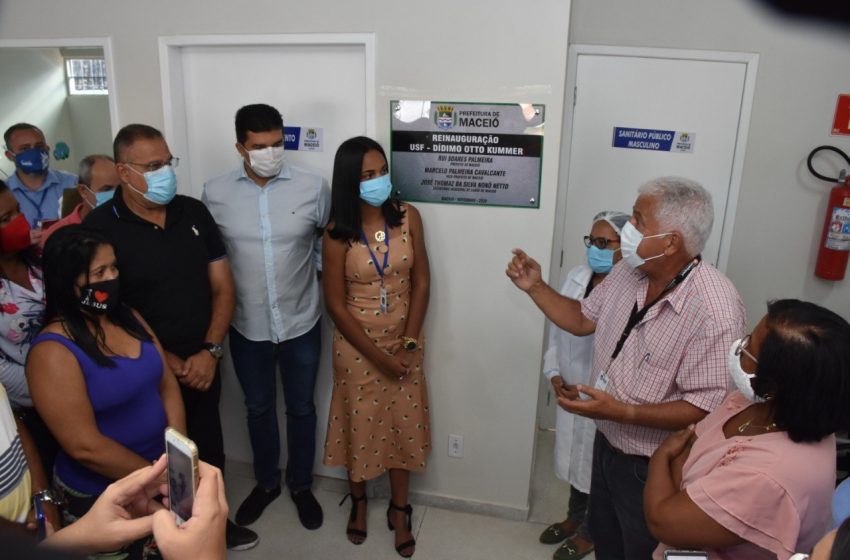 Prefeito Rui Palmeira entrega unidade de saúde reformada no Conjunto Carminha