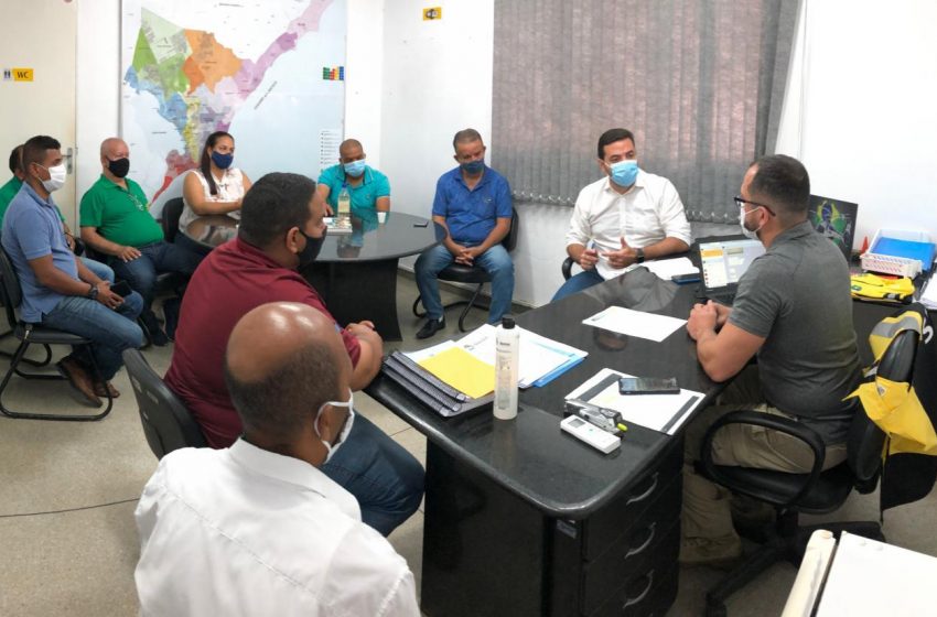 Superintendente da SMTT recebe taxistas para discutir serviço em Maceió