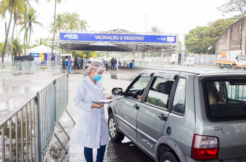 Em primeiro dia de vacinação, Maceió imuniza 26% do público esperado