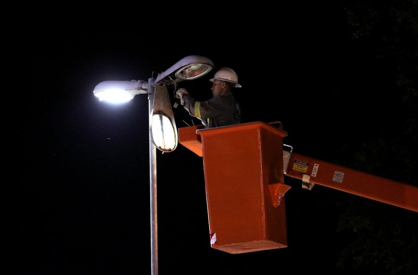 Bairro de Fernão Velho recebe ação do mutirão de iluminação pública