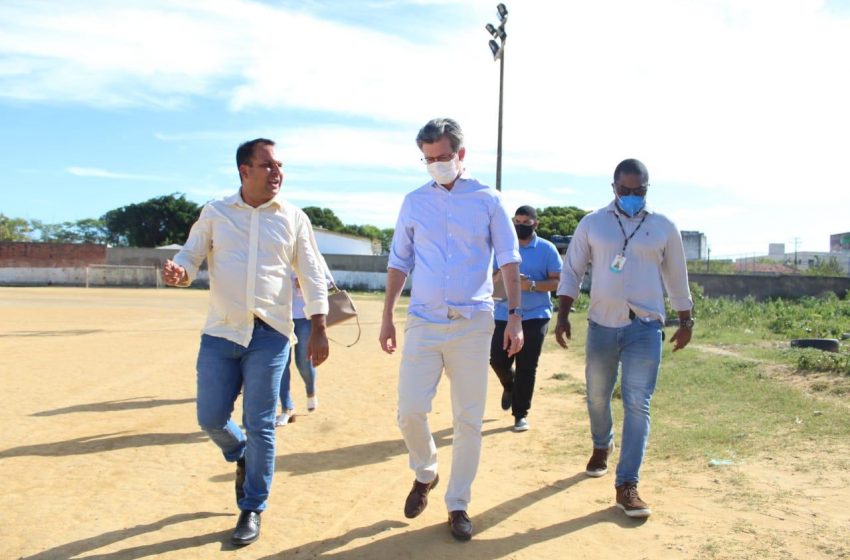 Secretários visitam terreno na Chã de Bebedouro que deve abrigar unidades de ensino