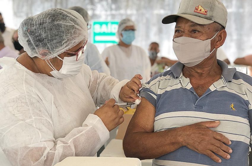 Vacinação contra a covid-19 tem pausa nesta segunda-feira