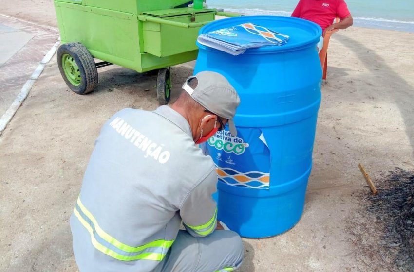 Permissionários da orla recebem bombonas para descarte de resíduos