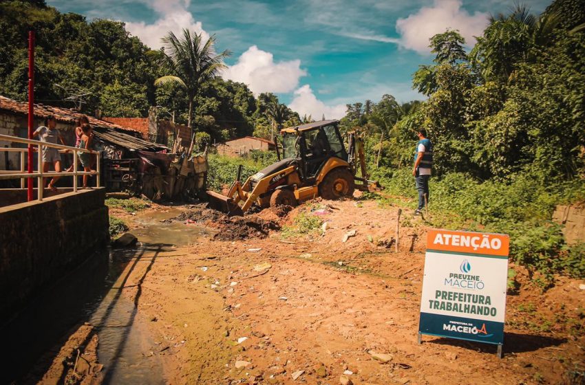 Prefeitura realiza ações preventivas na Grota Santa Helena